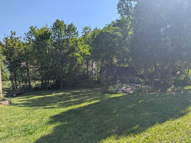 1130 Twin Hill Ln — Photo 35