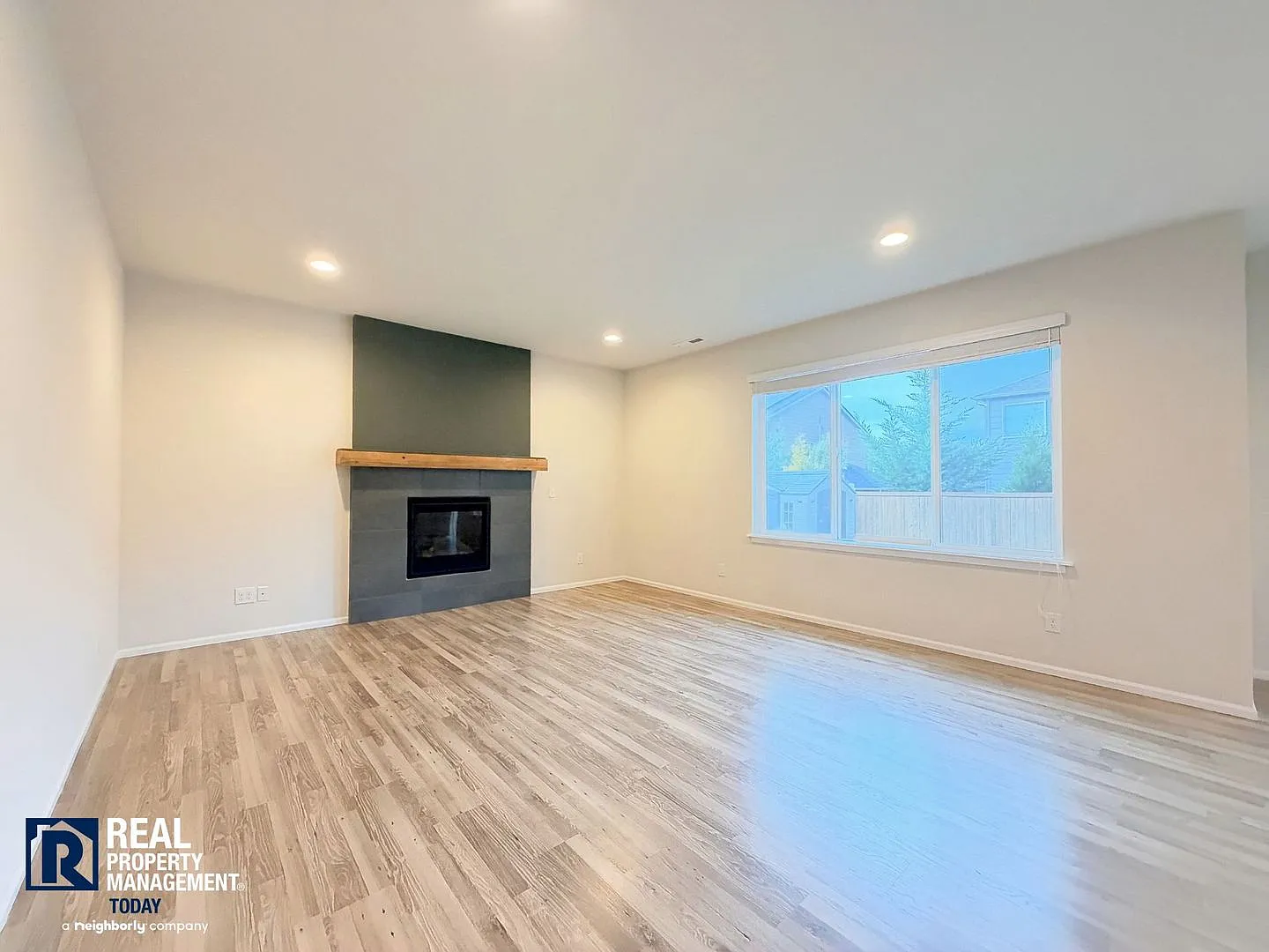Spacious 5-Bedroom Puyallup Home with Bonus Room & Fully Fenced Yard! — Photo 3