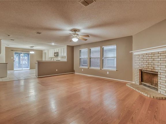 2nd image of 1569 Chivalry Ln