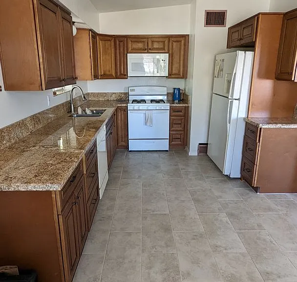 1344 W Delaware St — Photo 14