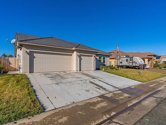 5th image of 825 Dove Ln