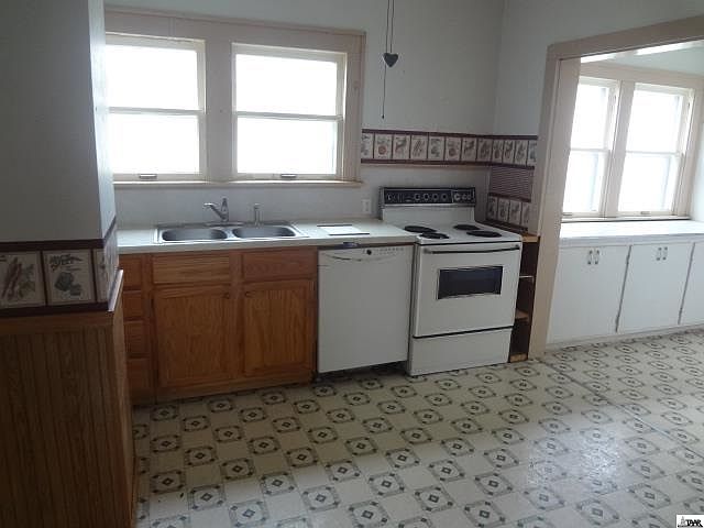 1st image of 36 Wood St