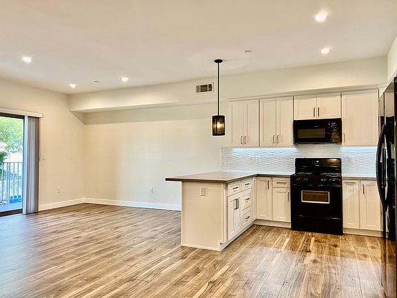 2nd image of 340 N Oxford Ave #202