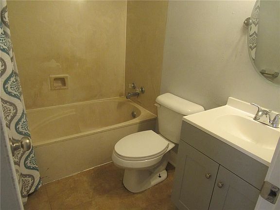 4th image of 616 Willowbrook Dr