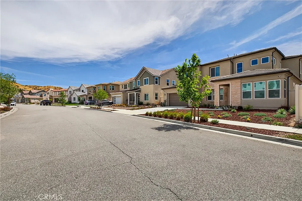 4 bed, 3.5 bath, 3630 sqft, $6,500 — Photo 3