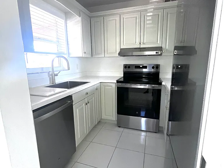 311 E Ocean Ave #301 — Photo 23
