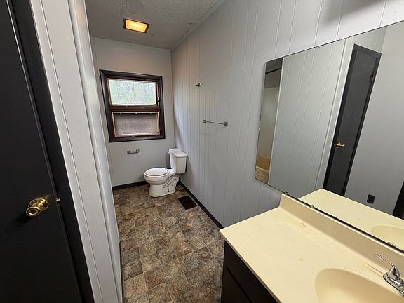 4th image of 1108 Wabash Ave