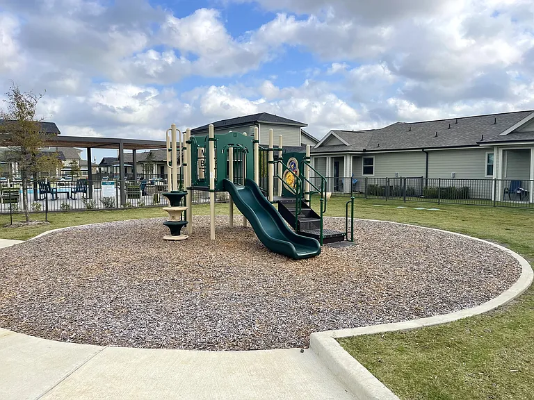 Home at Waller — Photo 16