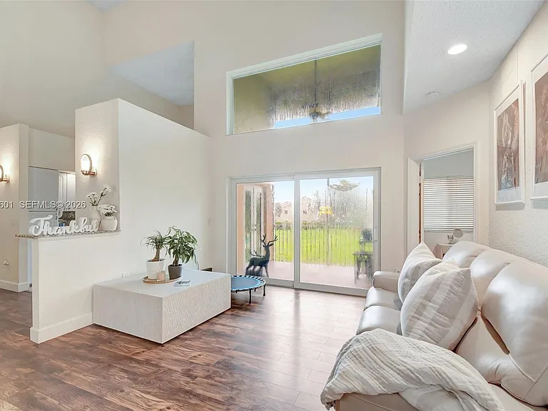 16339 Malibu Dr #22 — Photo 10