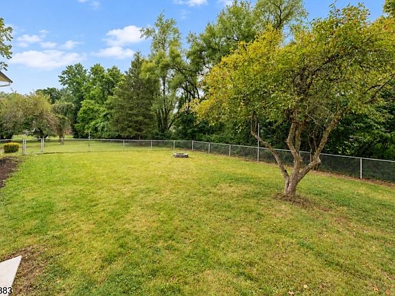 4th image of 157 Circle Dr