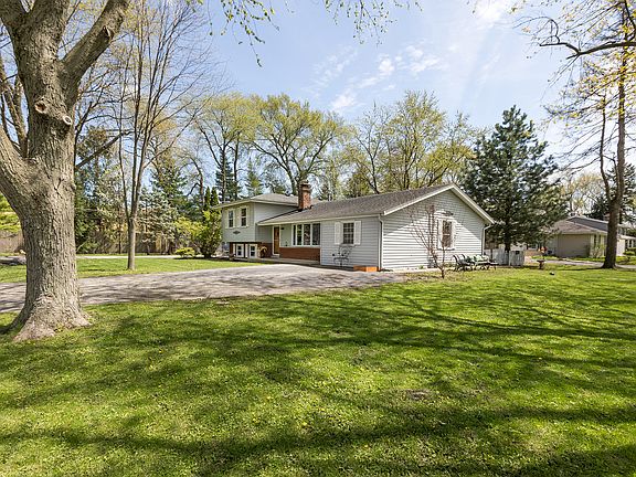 2nd image of 22W203 Burr Oak Dr
