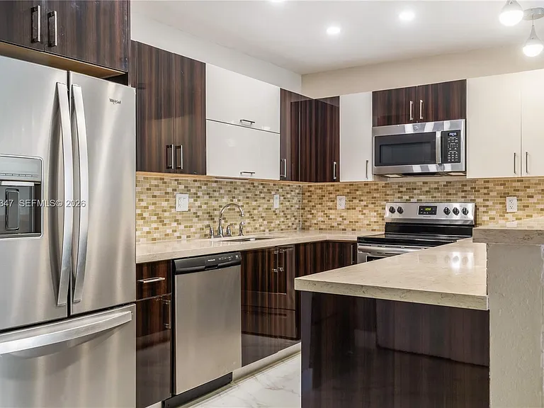 19380 Collins Ave #507 — Photo 2