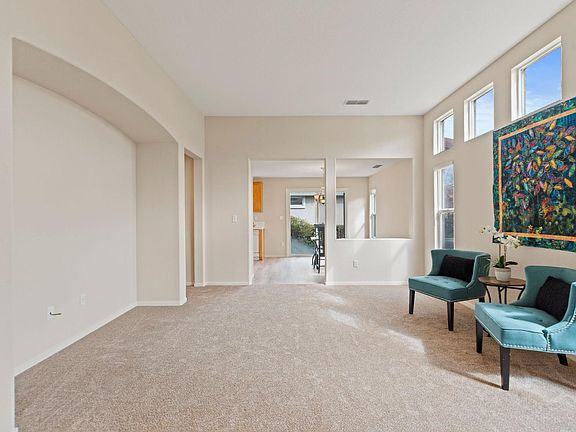 4th image of 372 Shadow Creek Drive