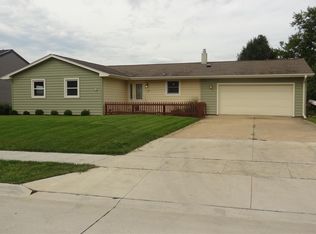 127 Country Club Rd, Williamsburg, IA 52361