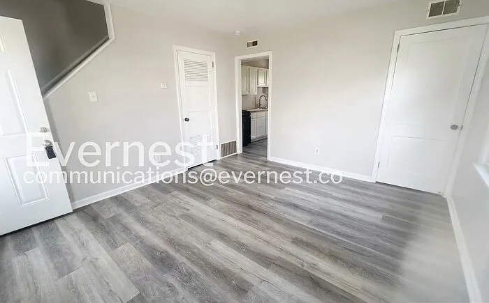 685 Valerie Ln — Photo 4