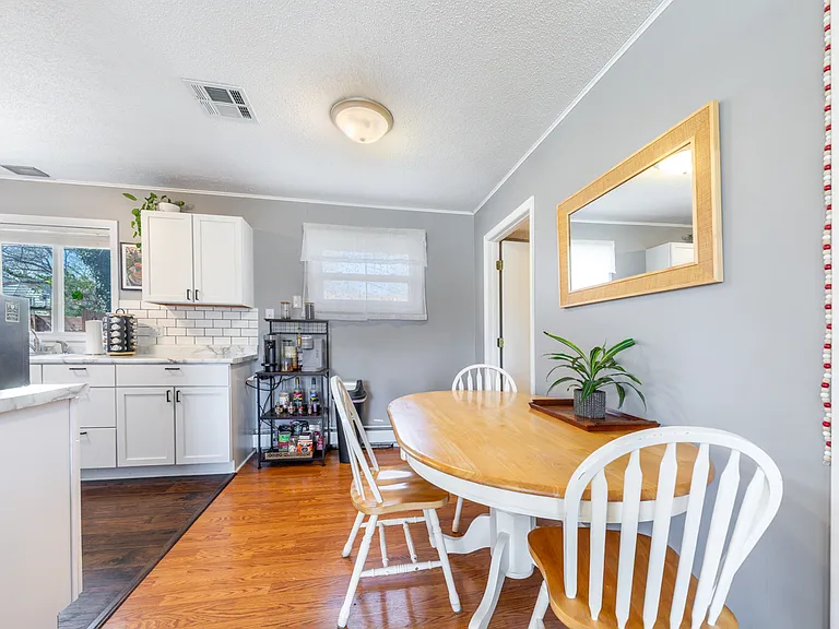 1515 Jarvis Dr — Photo 6