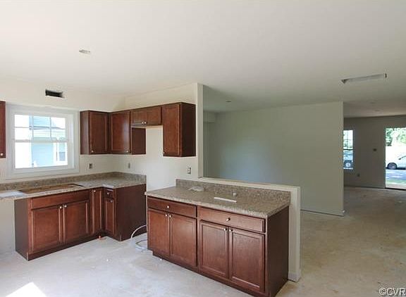 3rd image of 1018 Young St