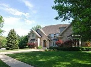 1209 Darien Club Dr, Darien, IL 60561