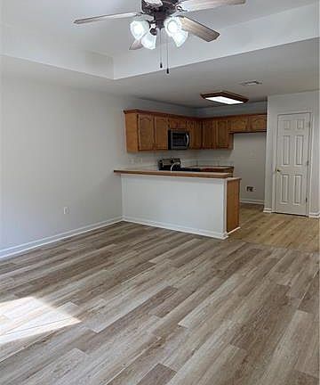 3rd image of 1102 W 22nd Ave