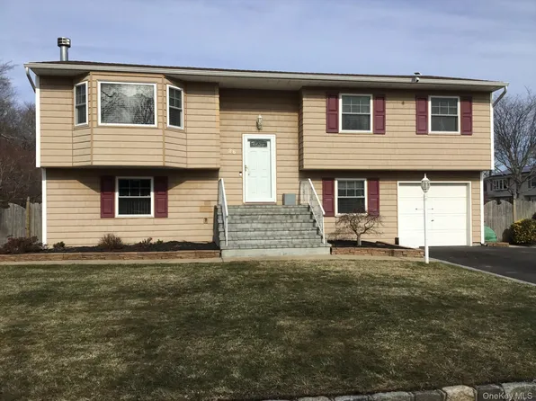 26 Charles Circle, Islip, NY 11751