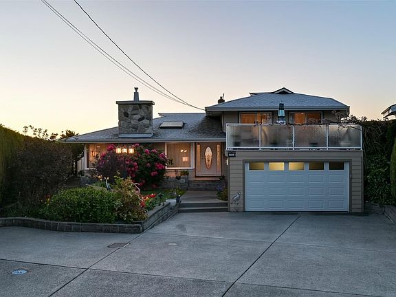 2nd image of 2543 Shoreacres Rd