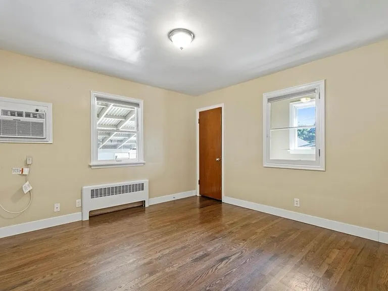 521 E Cherry St — Photo 8