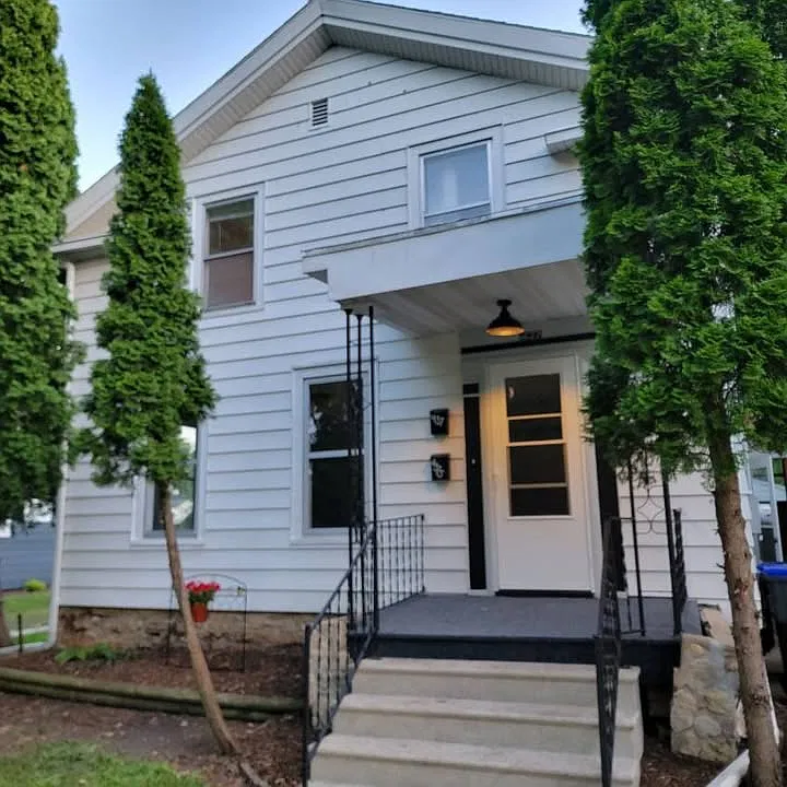 437.5 E Doty Ave #B