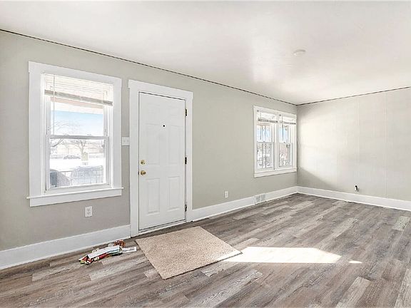 2nd image of 231 E Bennett Ave