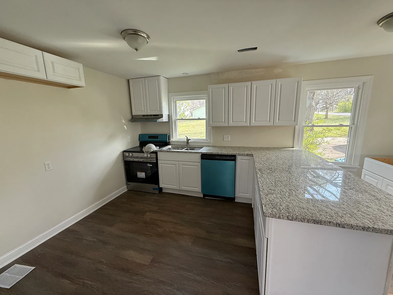 2 bed, 1.5 bath, 1000 sqft, $1,375 — Photo 2