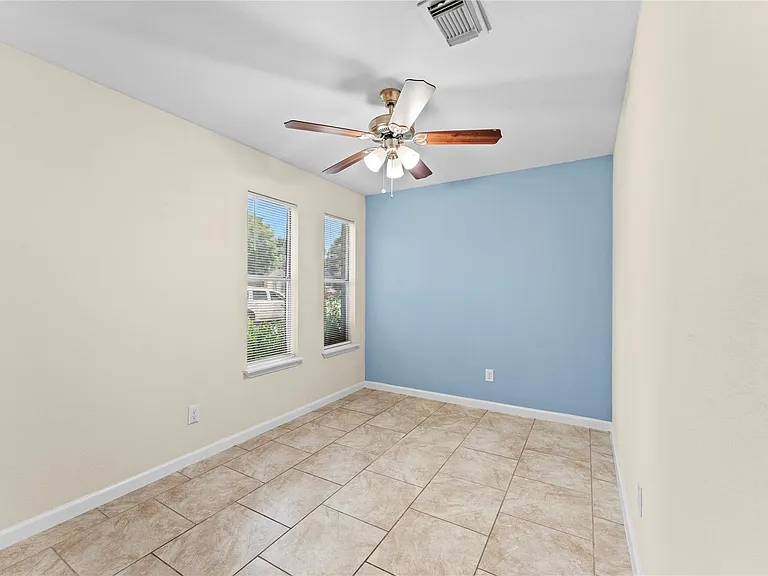 5035 Reno Dr — Photo 16
