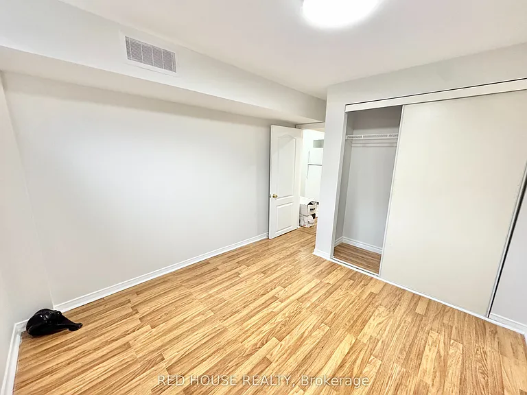 33 Forestside Ct — Photo 5