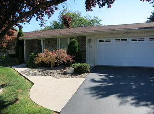 72 Crosby Ln, Rochester, NY 14612