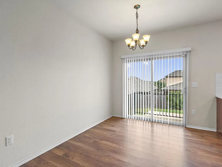 7604 Knockfin Dr — Photo 8