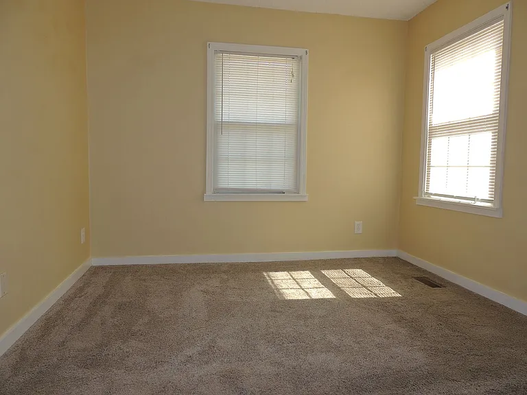 300 Rose Ave — Photo 9