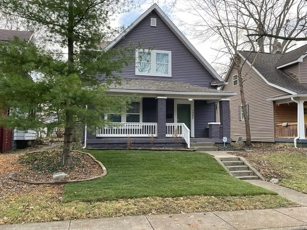 1327 N Oakland Ave photo 1