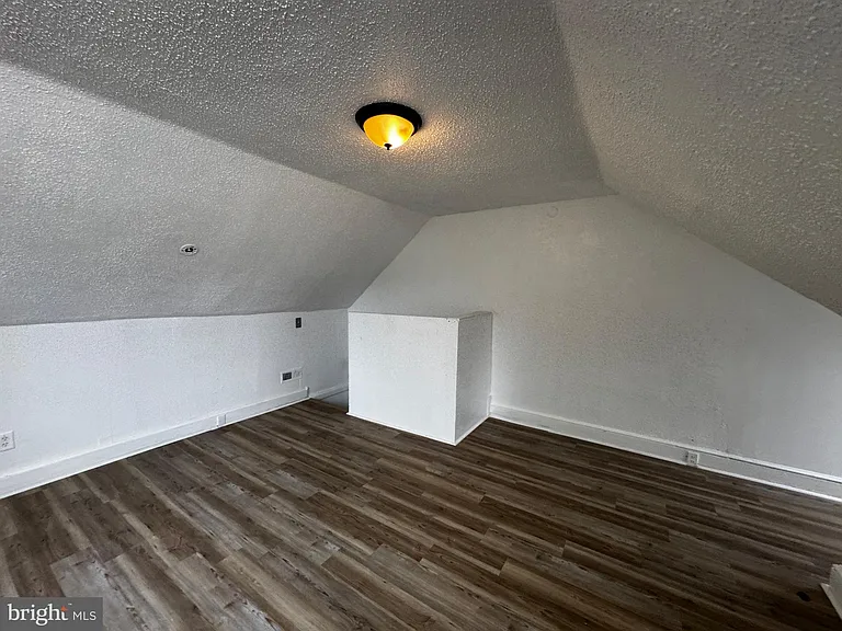 323 Vine St E #B — Photo 25