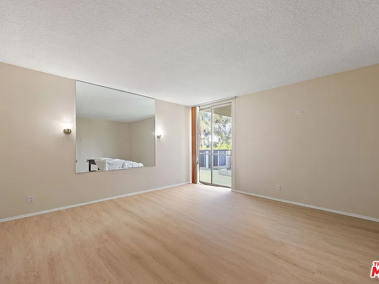 1025 N Kings Rd #313 — Photo 14