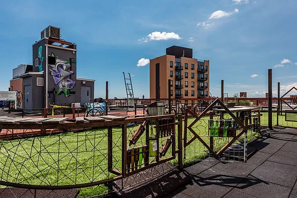 Rented by EXR | media 155