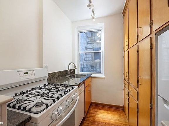 5th image of 349 E 49th St APT 3T