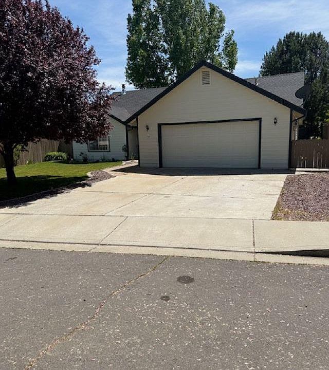 1st image of 30 Derek Dr