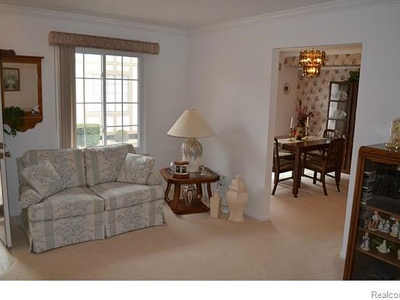 3rd image of 820 Country Club Dr