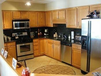 3rd image of 5555 N Cumberland Ave Unit 811
