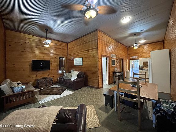 4th image of 400 Woodfield Est