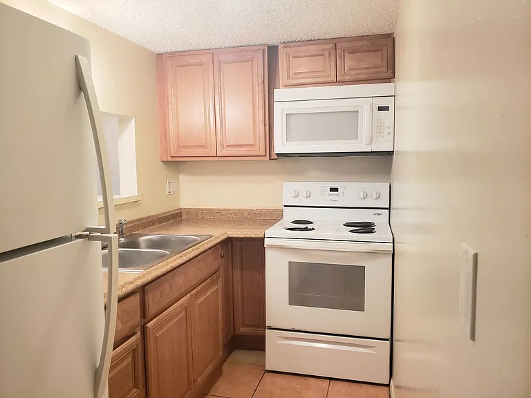 7100 Waterside Dr — Photo 6