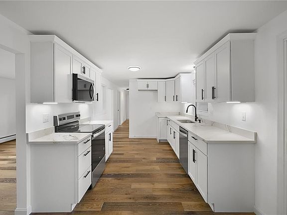 3rd image of 140 Tanner Ave