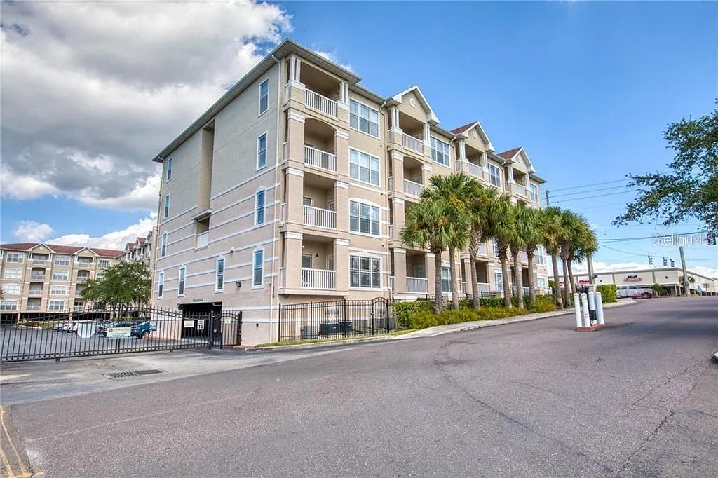 1 bed, 1.0 bath, 660 sqft, $1,600 — Photo 2