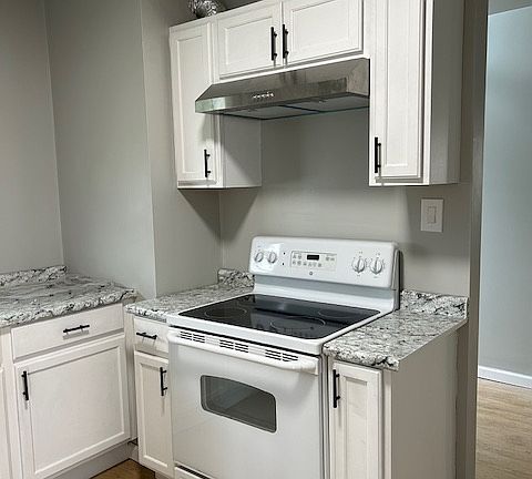 5th image of 13402 Alvin Ave