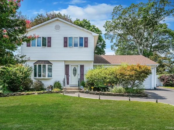 8 Wade Drive, Lake Grove, NY 11755