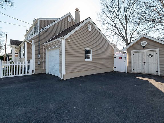3rd image of 170 Tenafly Rd