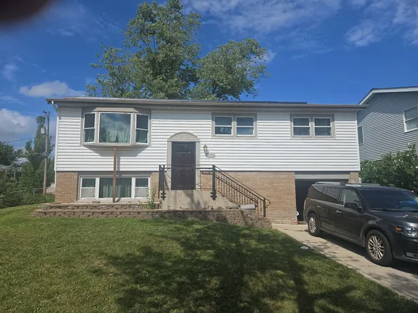 9052 W 92nd St, Hickory Hills, IL 60457